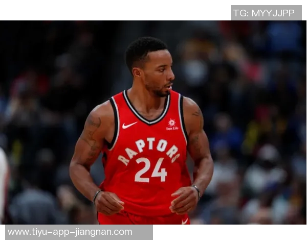 鲍威尔上半场表现稳定6投3中三分球命中率高达66贡献11分2篮板3助攻