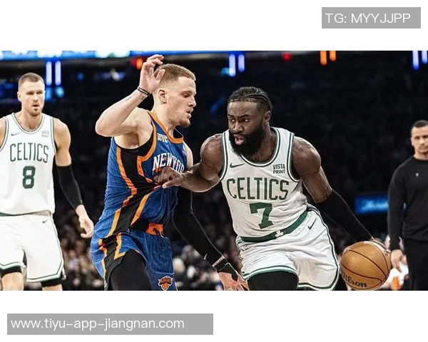 杰伦布朗半场表现惊艳10投8中三分命中率高达80砍下22分引领球队奋勇争先